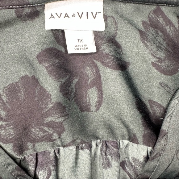 Ava & Viv Balloon Sleeve Emerald Green Satin Floral Blouse - Picture 3 of 5